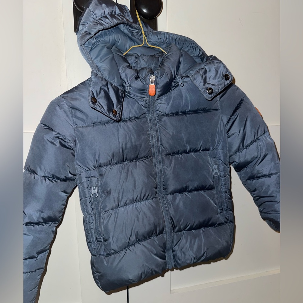 Ultra-light winter jacket for kids in great condition. Size 4